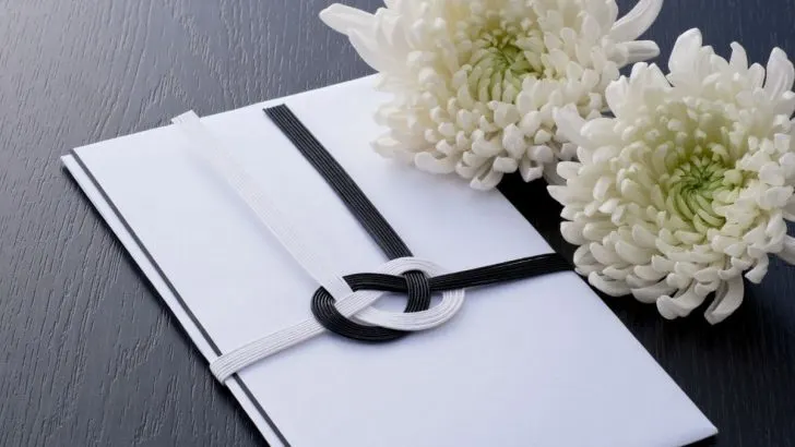 Mitgefühl Zeigen Mit Den Richtigen Trauerblumen: Symbolik & Bedeutung