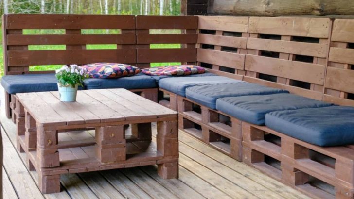 Entdecken Sie, Wie Sie Kostenlose Holzpaletten In Eine Atemberaubende Terrasse Im Garten Verwandeln Können